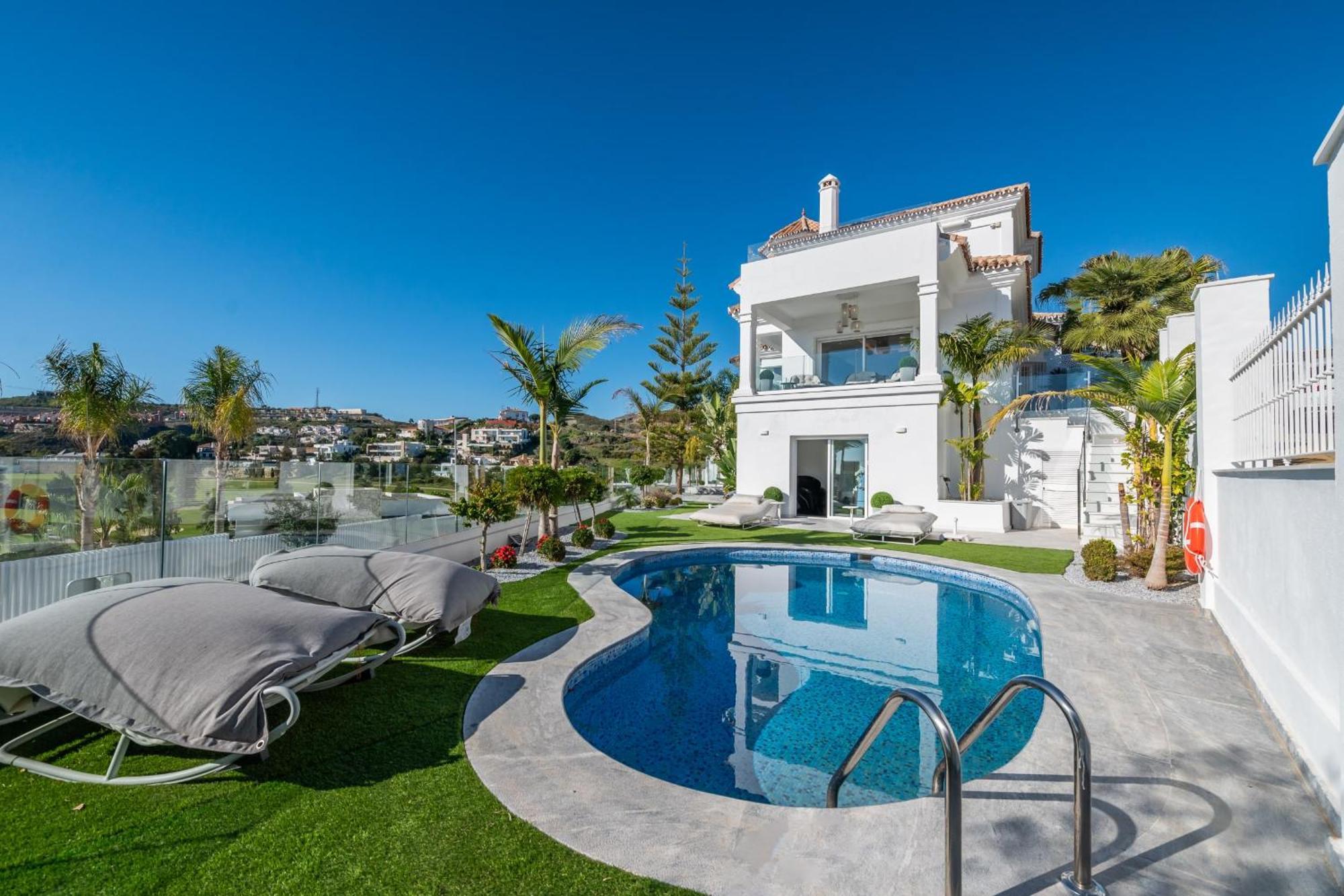 About Estrella De Oro * Estepona